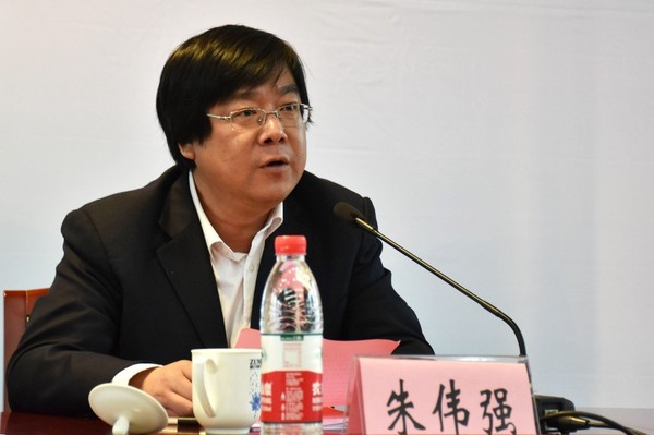桐乡市人民政府副市长朱伟强宣读河长助理名单,共聘任107名河长猪理