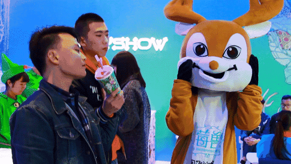 ta勾了勾手指,就蛊惑了杭城无数少女的心?