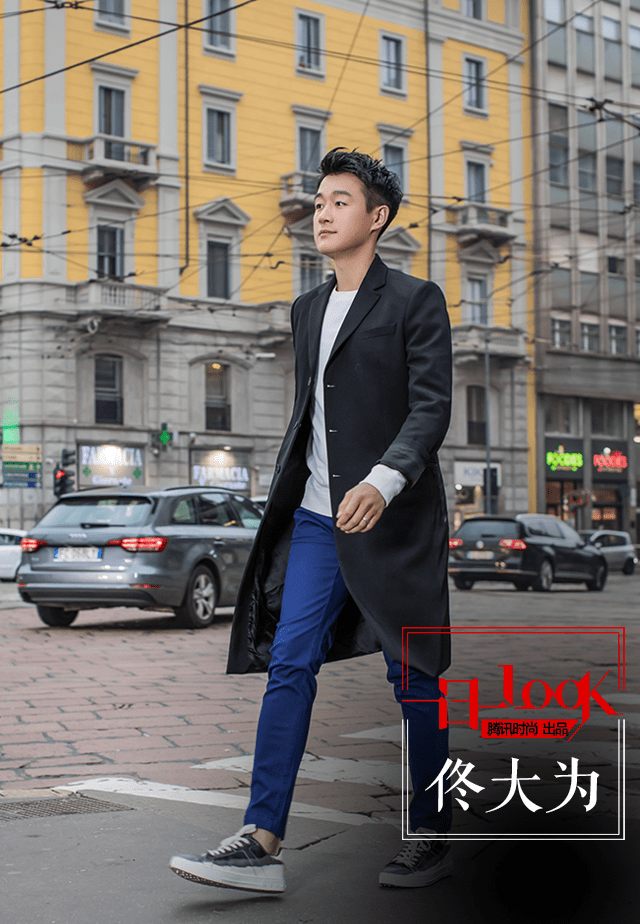 佟大为白t风衣运动鞋 教你做清新派型男
