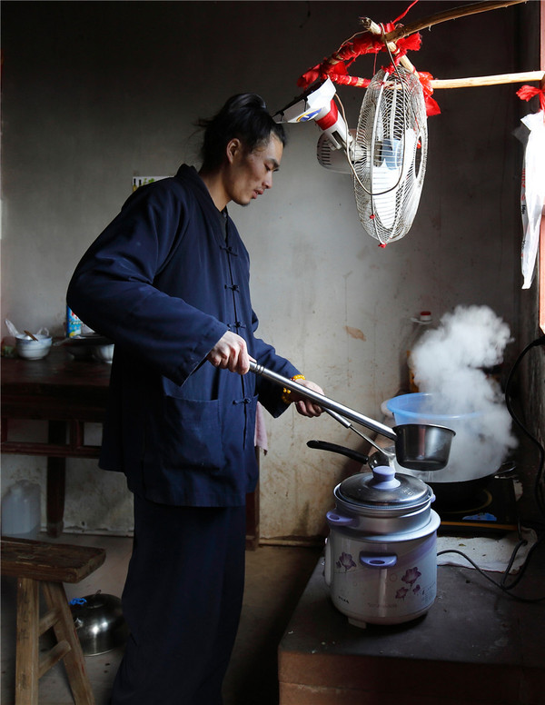 天街上的特殊人群 ——记齐云山上的道士们