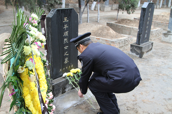 冯丁宁烈士,生前系韩城市公安局桑树坪派出所一名治安民警 1985年8月