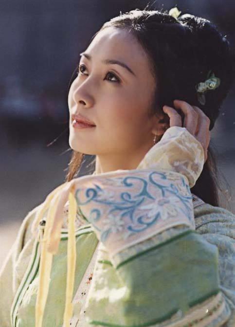 袁立 饰 杜小月 袁立1973年7月12日生于浙江省杭州市,毕业于北京电影