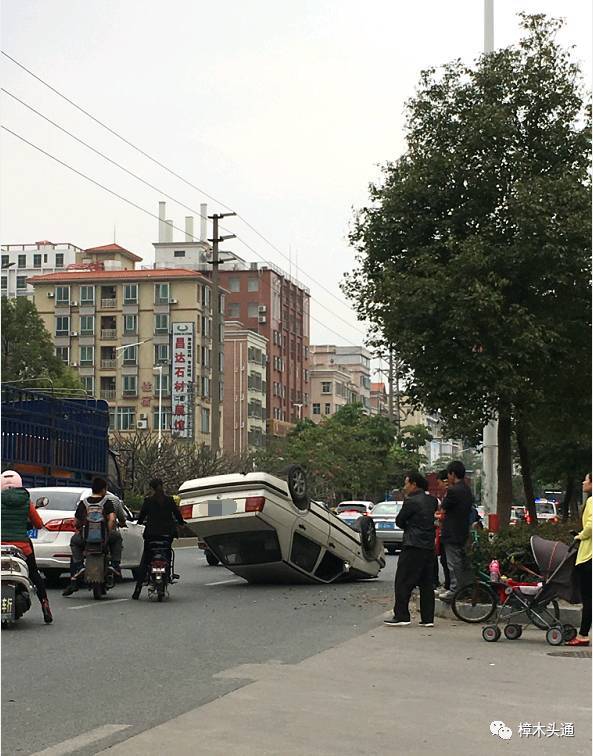 连续两天出现车辆翻车事故,都发生在樟木头!