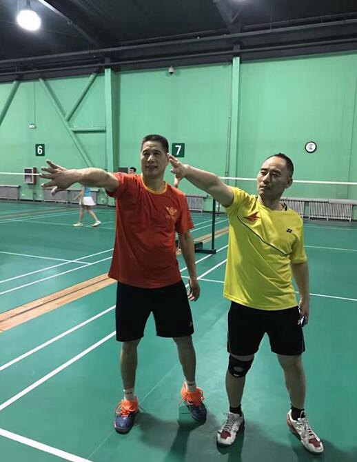 歌手王旭忙碌之余不忘健身 被赞运动达人