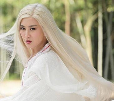 蒋勤勤,张智霖参演的《白发魔女》(99年),相信很多人应该有印象吧!