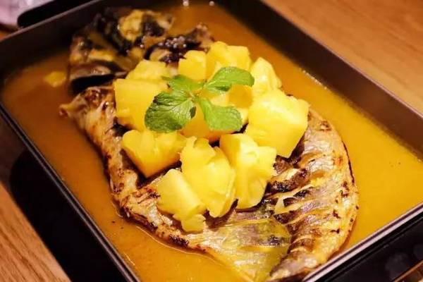 『菠萝酸辣烤鱼』