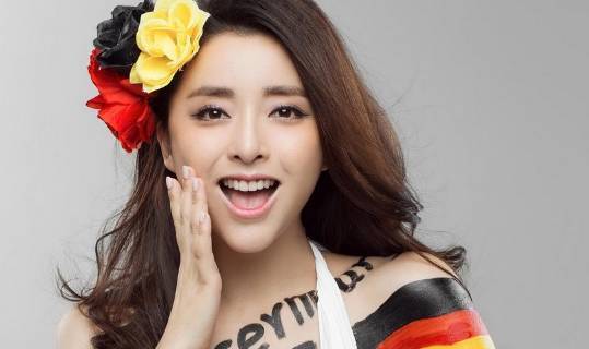 史小诺 央视名主持 以其干练的风格颇受观众欣赏