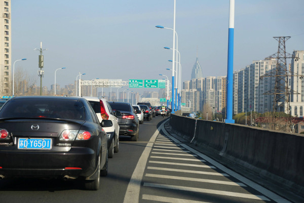 七八糟的事儿,目睹了三起事故现场后我想说的是高架堵车的原因也很多