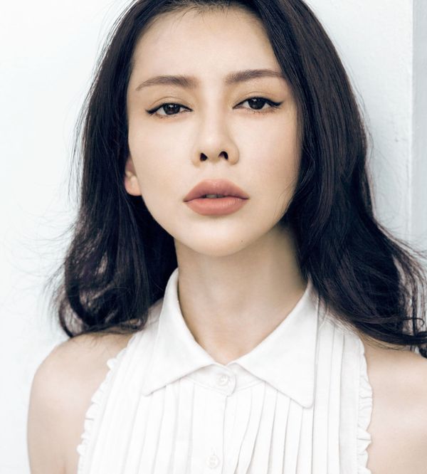 性感女神巩新亮首演喜剧 恃靓行骗大秀方言