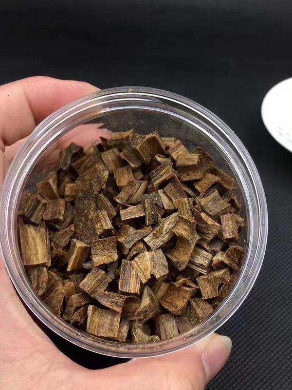 香爵爷:三生修的奇楠香