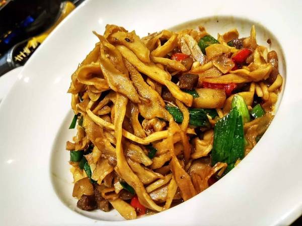 【细味郑州】第五大街 阿勇美食 尴尬的功夫豫菜