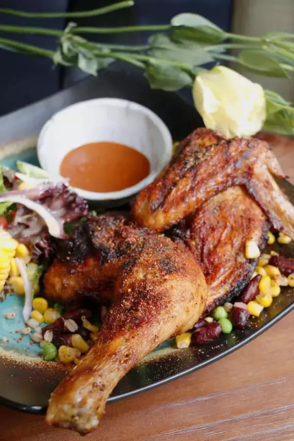 英国留学回来的朋友闲逛, 在东区的高乐英竟然找到了做nandos烤鸡的