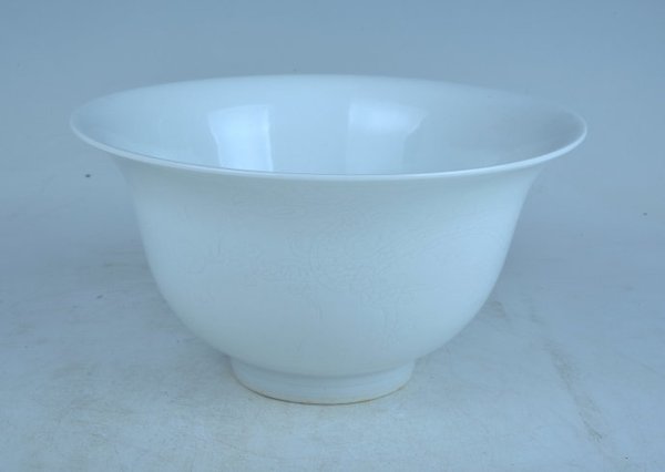 明永乐甜白釉暗刻龙凤纹碗真品图片