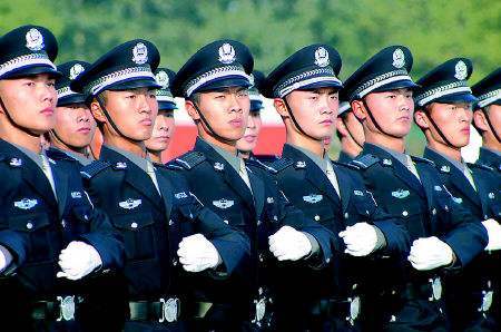 中国警察与人口比例_中国年龄段人口比例图(2)