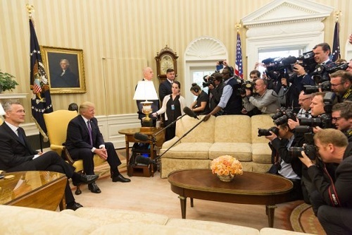 终究还是发夹弯,川普:中国不是汇率操纵国