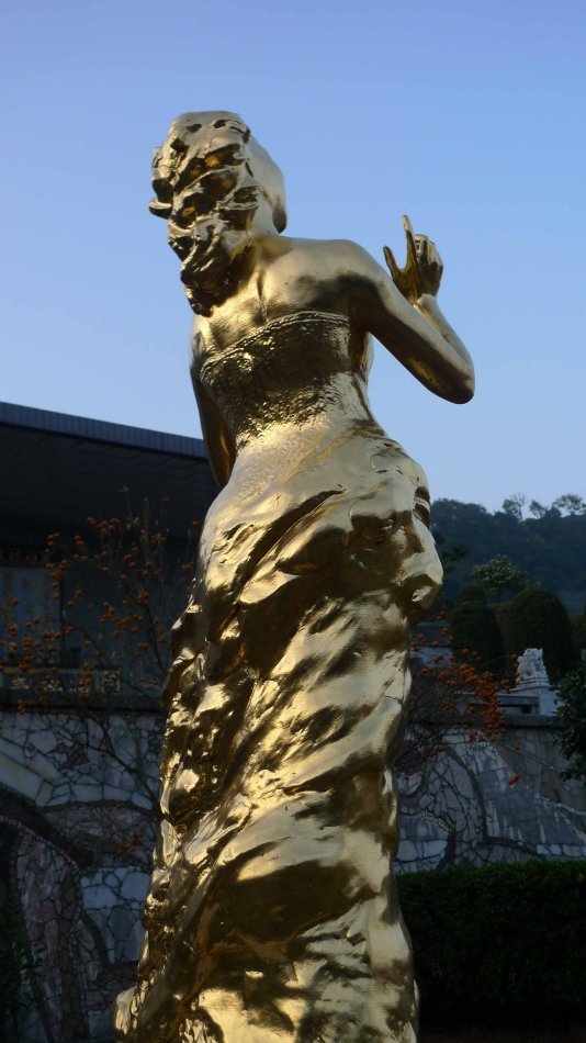 镜头下:邓丽君墓地