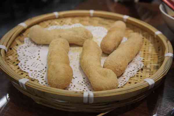 「鲁哥饭店」的糖饺子(白糖酥 补两张老店的菜品.