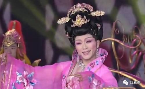 天生丽质难自弃 李胜素李玉刚陈思思版 梨花颂 你更喜欢哪个 新闻频道 手机搜狐 天生丽质难自弃 李胜素李玉刚陈思思版 梨花颂 你更喜欢哪个 新闻频道 手机搜狐