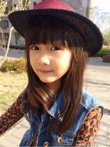 传》中饰演"温宜公主"一角,2014年出演《小时代4》,扮演杨幂小时候