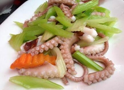 黄沉长得象胡子鱼,煮粉干那是一流,平锅做法加了鱼豆腐,味重,不错.