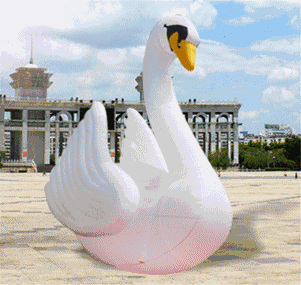 小黄鸭池塘 在小黄鸭池塘将设置一只大型天鹅(15m),还有15只小型水