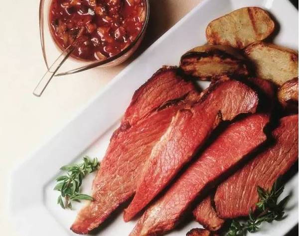 脆皮猪肘: 德国熏肉