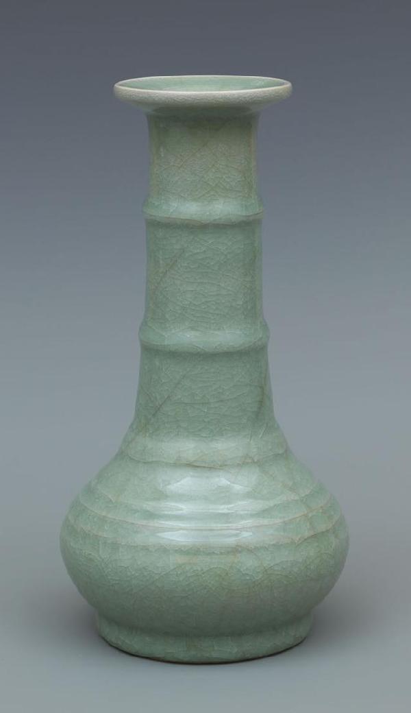南宋龙泉青釉弦纹瓶