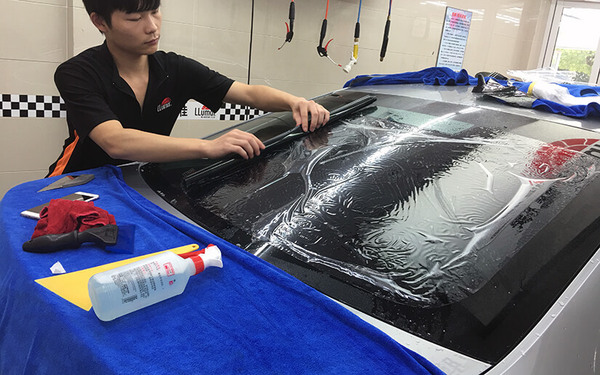 汽车贴膜什么品牌好?为什么要选择一家专业门店?