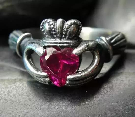 这个禁止离婚的国家,美哭了全世界