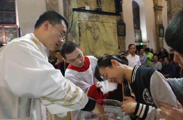 【镜头里的南堂】复活节前夕弥撒及领洗照片-节选