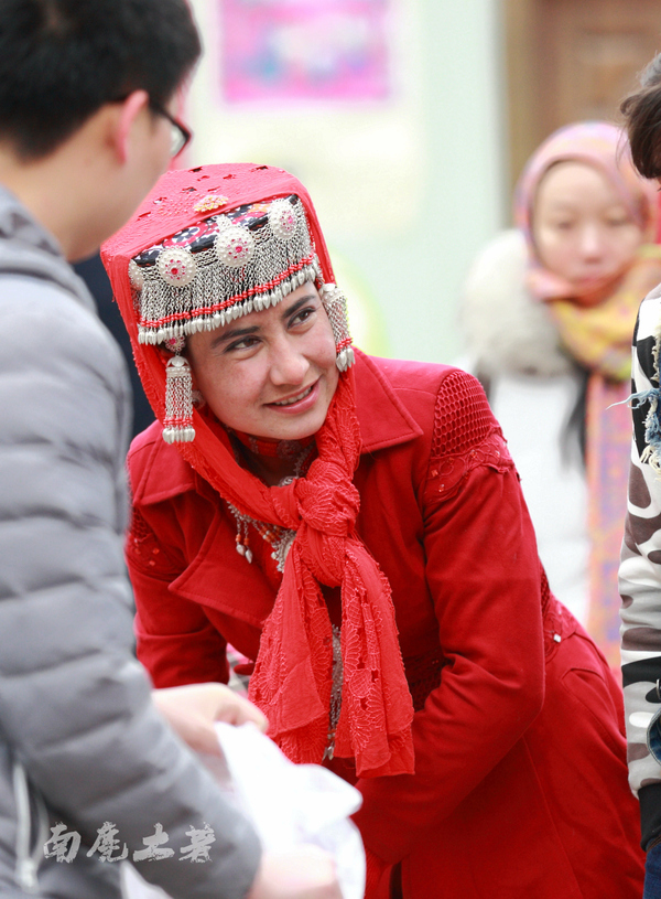 中国唯一的白种人民族,美女扎堆