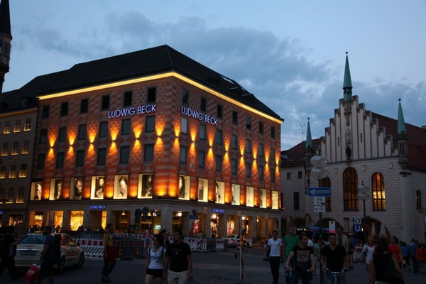 世界著名的路段除了荣乐东路,还有哪些?