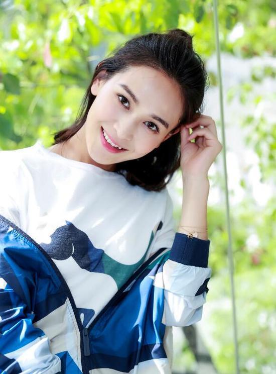 海铃半丸子头少女感十足 性格反差被赞哭戏女王