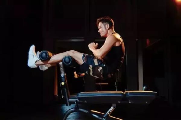 杨烁"欢乐颂"里最会健身的小包总!