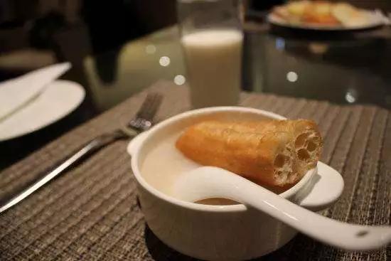 一碗白粥,一孖油炸鬼,足以令广东人四分五裂