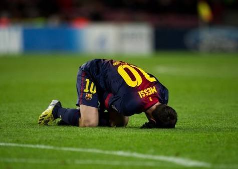 这是要废了梅西?拉莫斯暴力犯规集锦