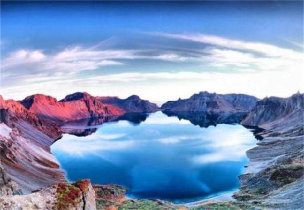 中国最大的火山湖 现为我国国境象征 旅游频道 手机搜狐