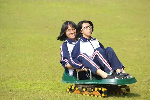 佛山最丑校服大pk! 看看有你的母校吗?