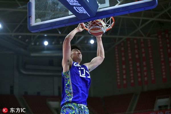 李晓旭得到10分9篮板(图片署名: 东方ic 姜旭 摄)