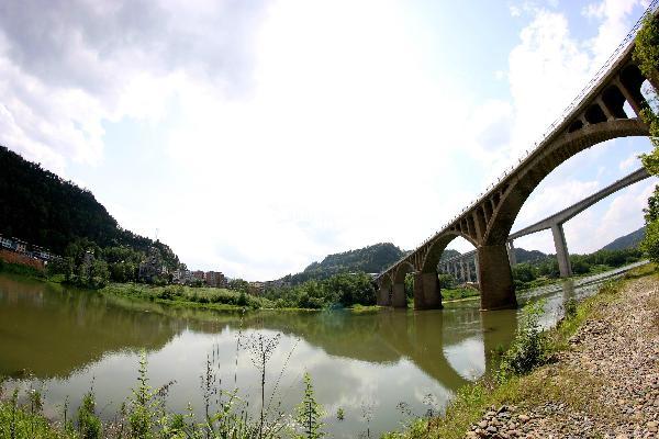 巴中雨后的梁永镇风景如此的美丽