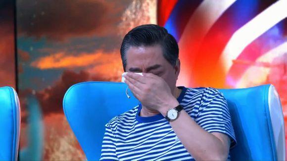 "说到此处,局座不禁潸然泪下.