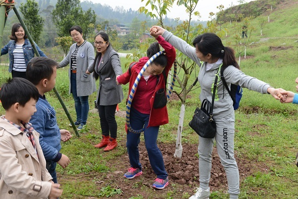做鼎锅饭挖雷竹笋放风筝,野趣活动真好玩!