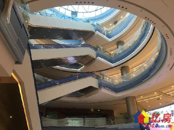 数了数,凯德广场地上有6层,地下有3层,不愧是华中地区最大的凯德商业