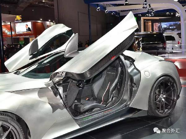 车身主要是由由钛合金和碳纤维构成.