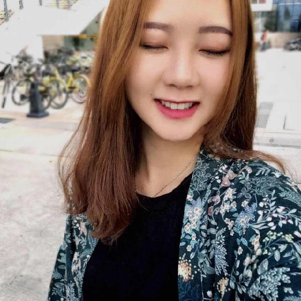 小艺子原名张冉艺, 身高161,体重50公斤, 广东广州人, 19岁的摩羯座