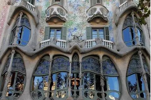 当墙上打满马赛克,这房子就不一般了