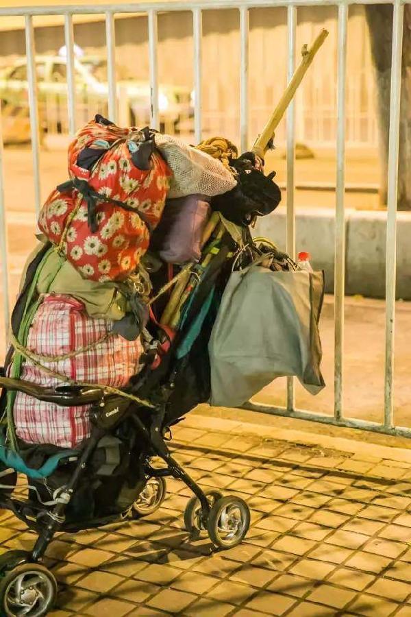 城市流浪者:他们露宿街头,以天为被,以地为床