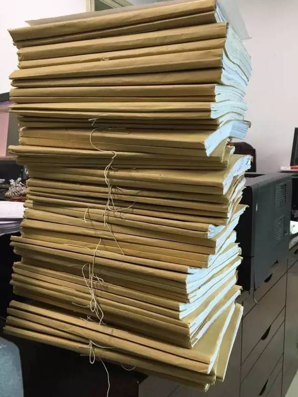 现实案件中,260页的卷宗比比皆是,很多大案,专案的卷宗需要用手推车推