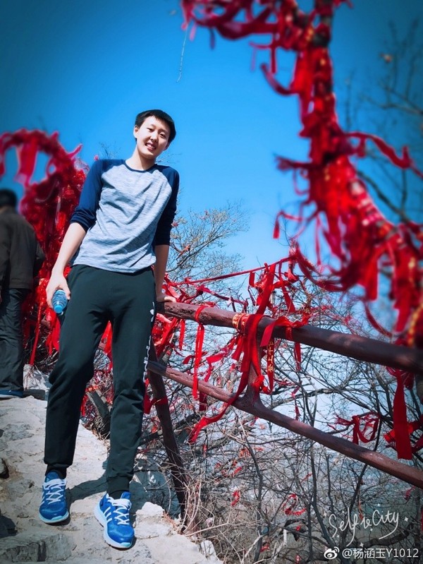 看看这身高197cm的大长腿