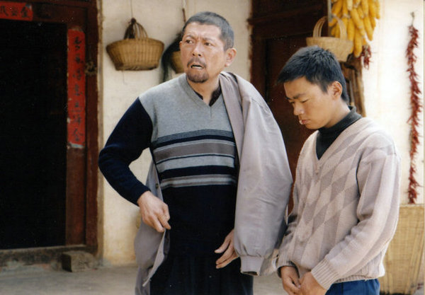 吃吃吃,龟儿子,啊 对于自己这第三个儿子许三多,老爹许百顺可谓是又喜